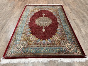 Qum 441 Красный